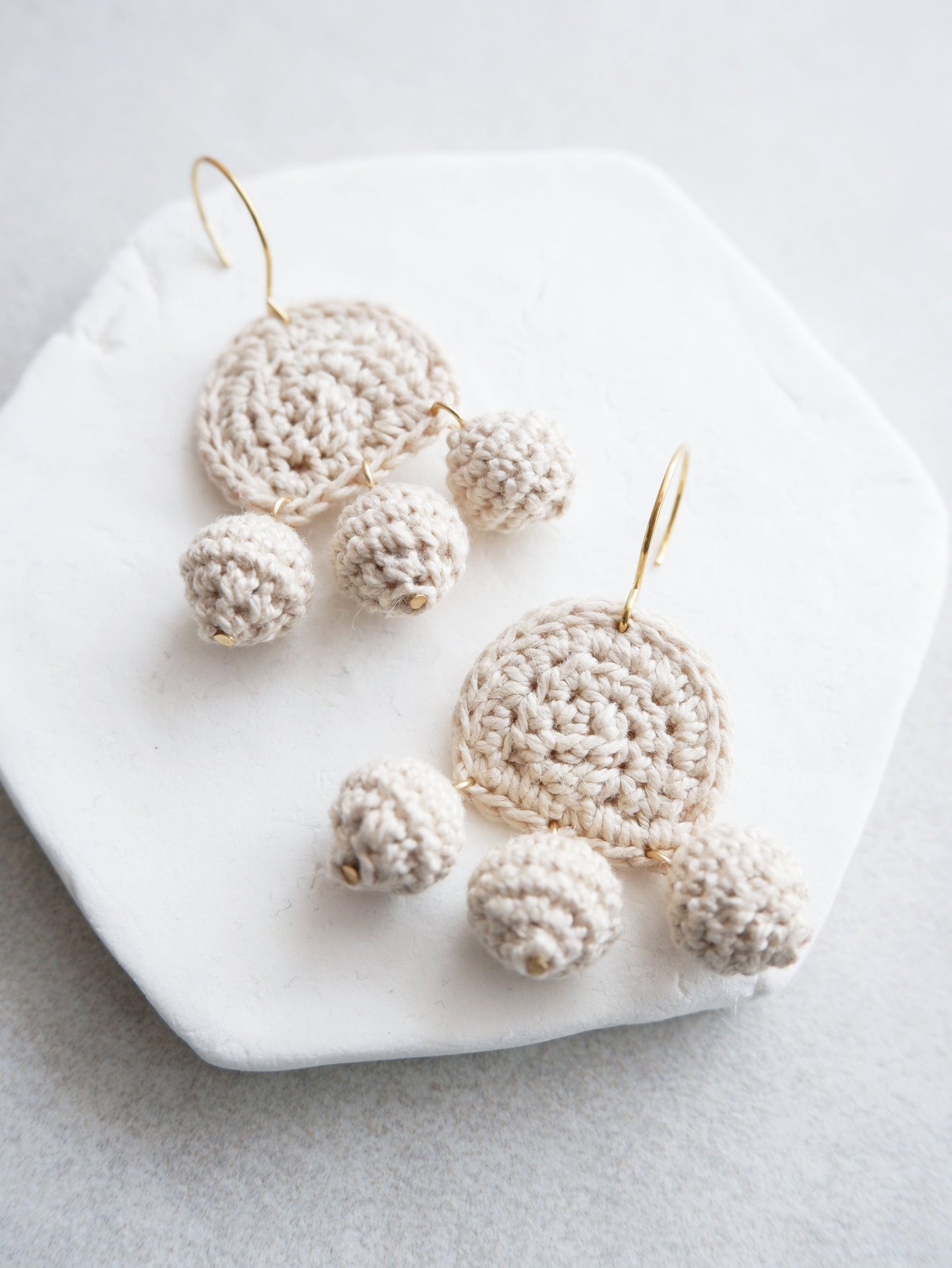 Sona crochet dangling earrings- Ecru