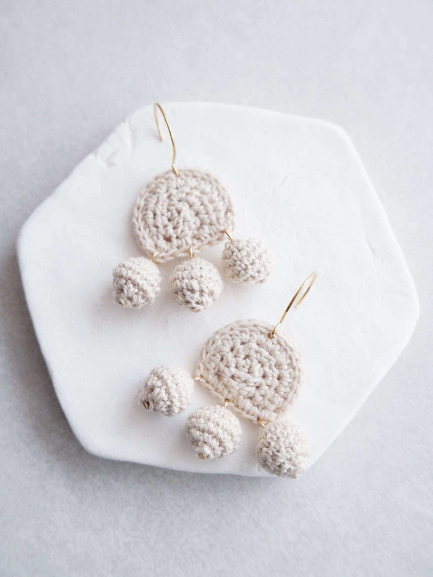 Sona crochet dangling earrings- Ecru