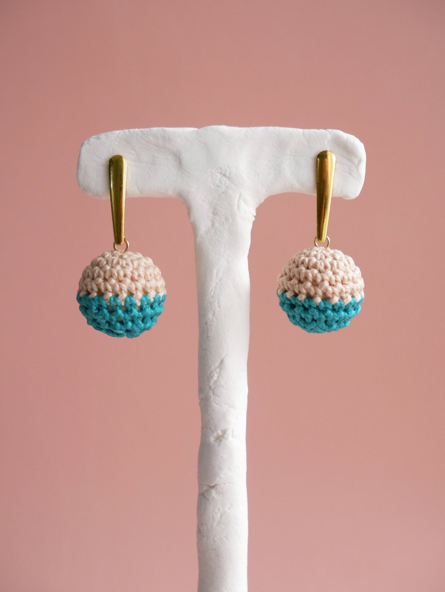 Hana colorblock crochet bead danglers- Sea Green