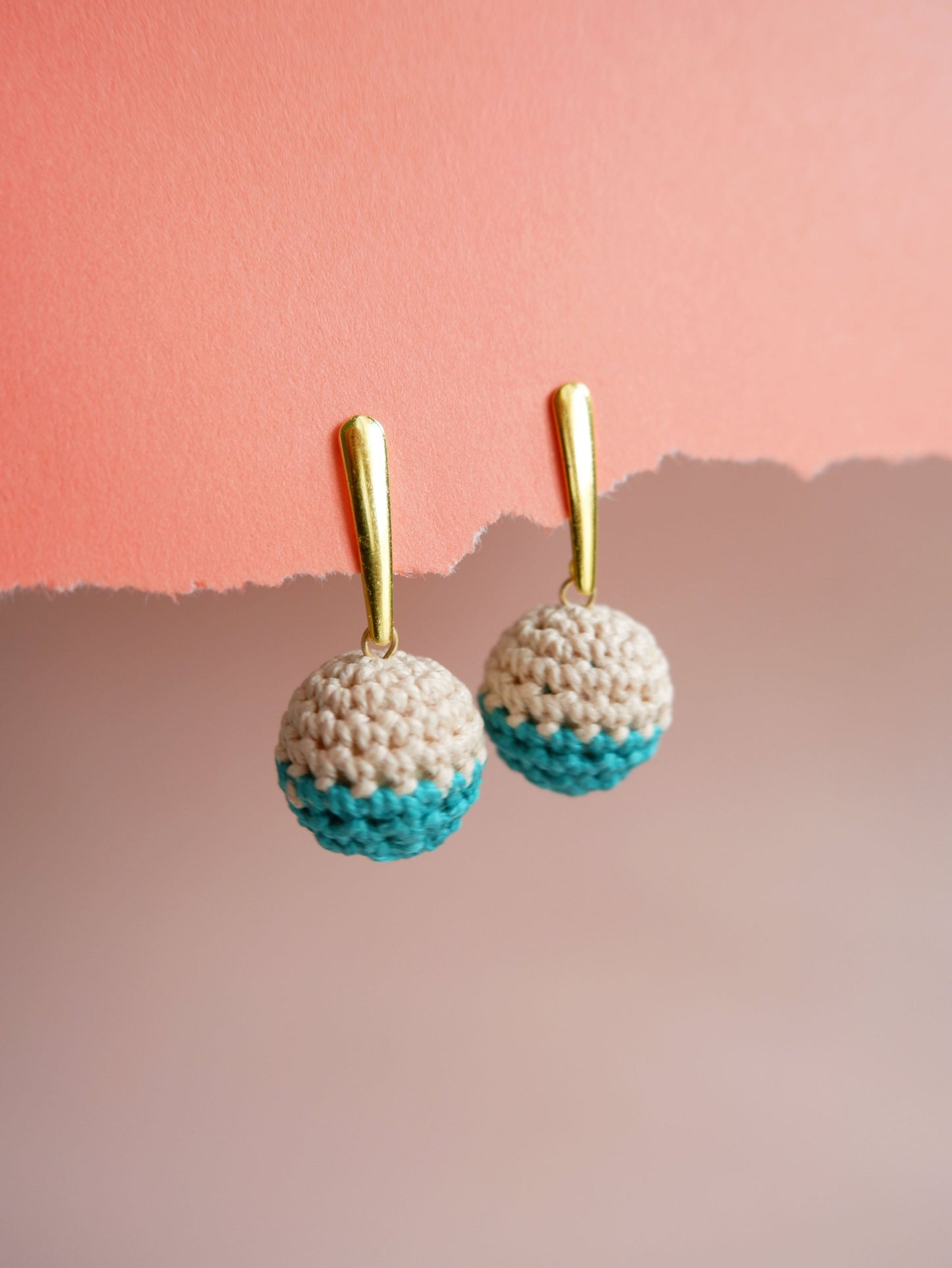 Hana colorblock crochet bead danglers- Sea Green